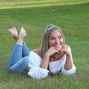 Meet your Posher, Michaela a